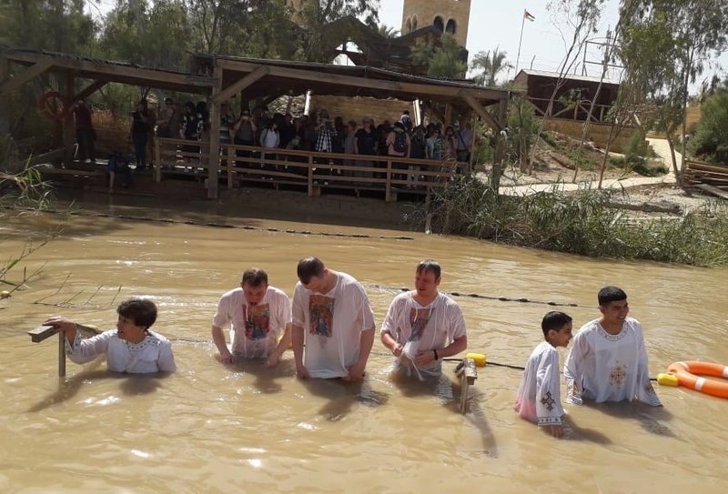 Паломники из Екатеринбургской митрополии окунулись в реку Иордан