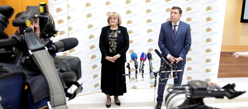 Людмила Бабушкина и Евгений Куйвашев провели брифинг в рамках заседания регионального парламента