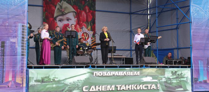 Праздничные мероприятия в честь дня День танкиста в Свердловской области были организованы на нескольких площадках