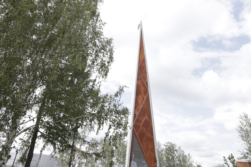 В Екатеринбурге открылась стела «Город трудовой доблести» высотой 42 метра: Пресс-релизы: Облгазета