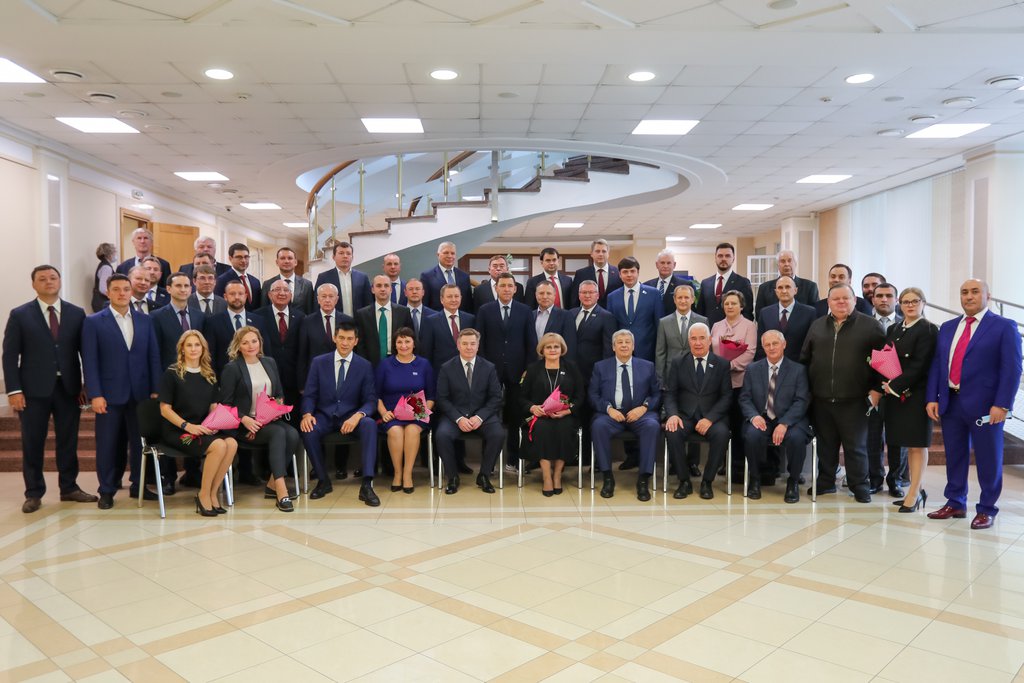 Состоялось торжественное собрание, посвященное вручению депутатам Законодательного Собрания Свердловской области удостоверений об избрании