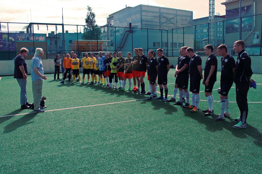 Соперниками команды "Урал без наркотиков" (на фото в черной форме) стали команды из Кении и Литвы