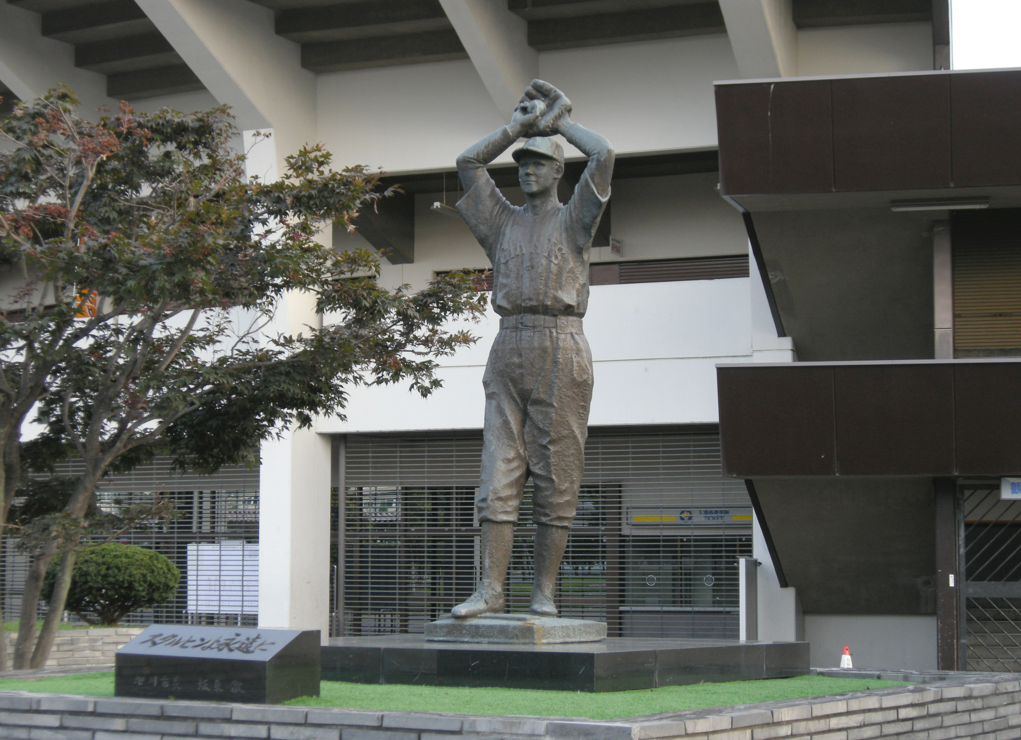 Старухин, Старфин, Япония, Памятник, бейсбол