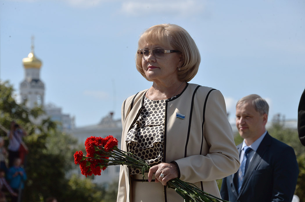 Людмила Бабушкина с цветами